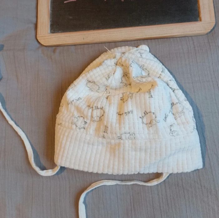 Bonnet taille 1 mois en très bon état - photo numéro 3