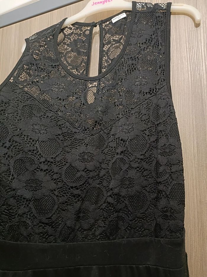Robe a dentelles noir - photo numéro 5