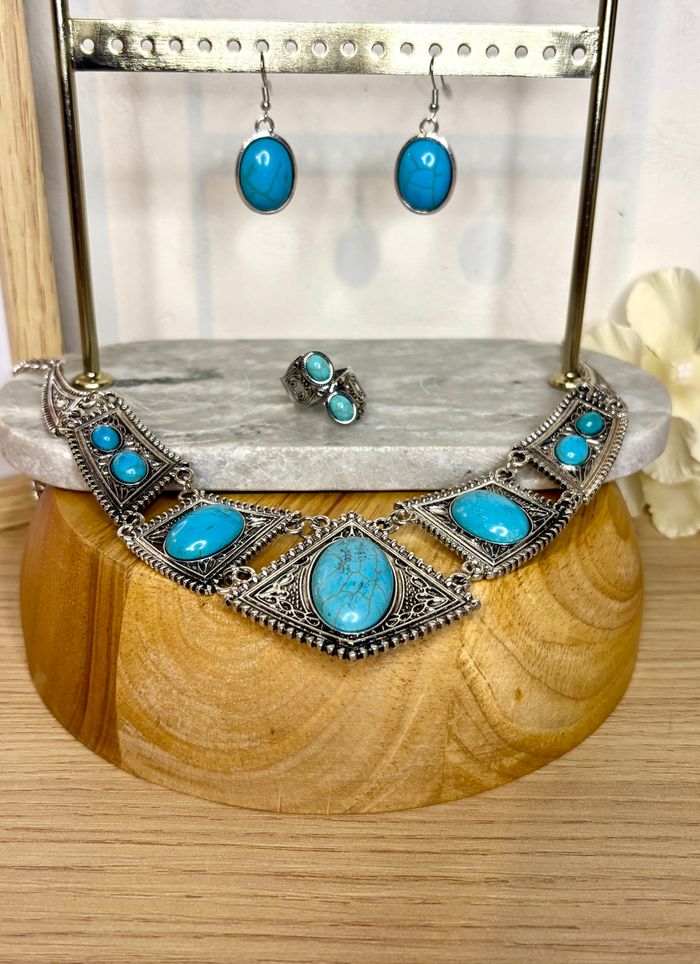 Parure bijoux turquoise argentée neuve – collier plastron, bague et boucles d’oreilles style western amérindien