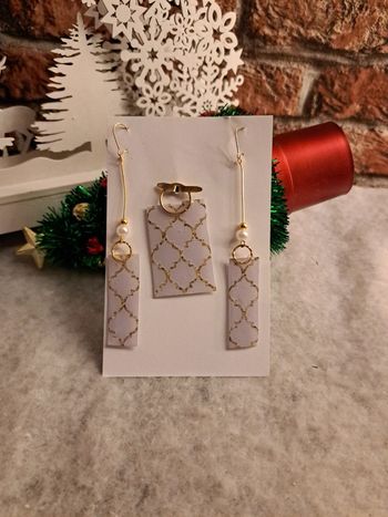 Boucles d'oreilles pendante rectangulaire avec pendentif blanc et vert