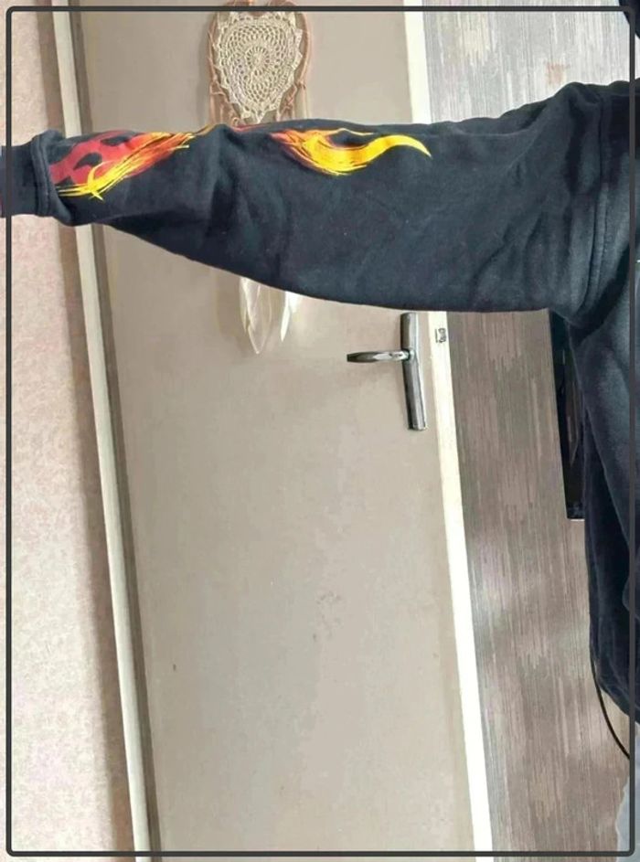 Pull  flamme  taille 14ans  marque ha  k - photo numéro 3