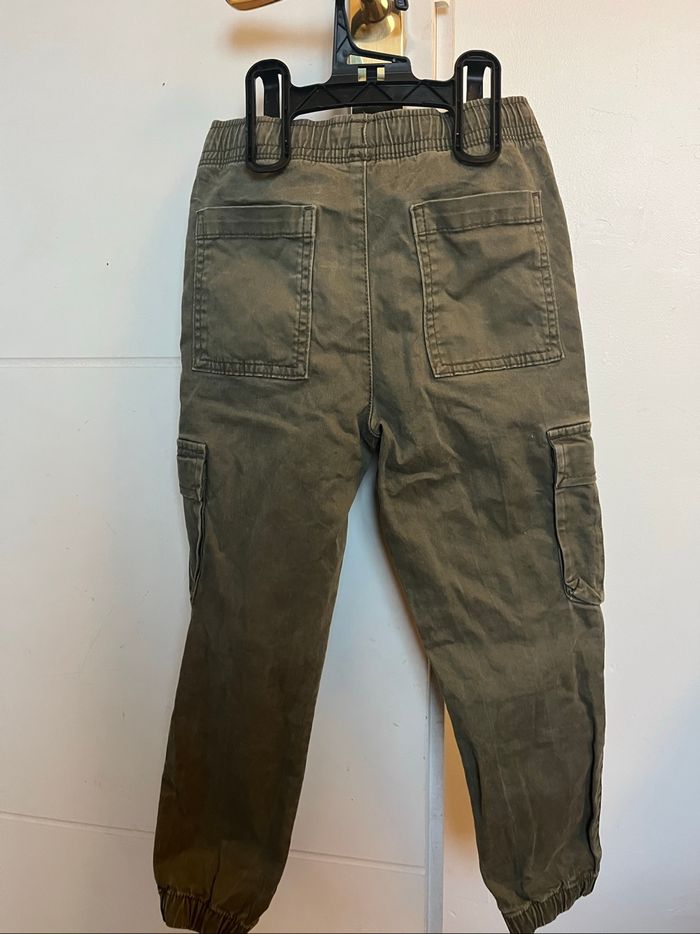 Pantalon Kiabi vert kaki cargo - photo numéro 3
