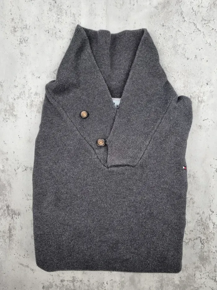 ● Pull Tommy Hilfiger gris foncé – Taille XXL Homme (mesures en photos) - photo numéro 2