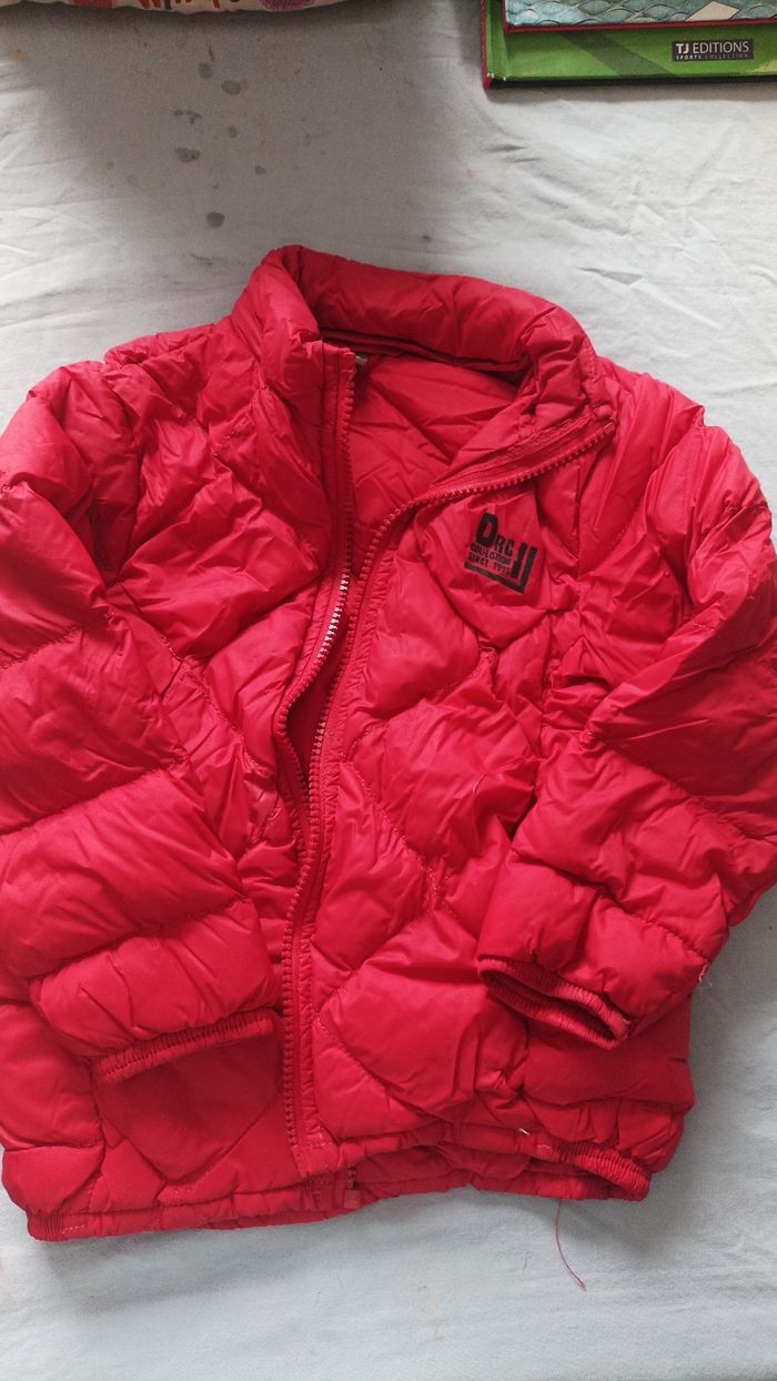 Veste légère avec capuche 4 ans