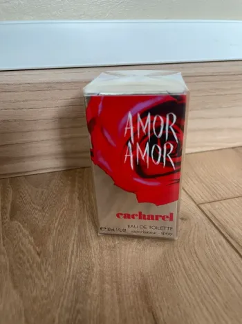 Amor Amor Cacharel