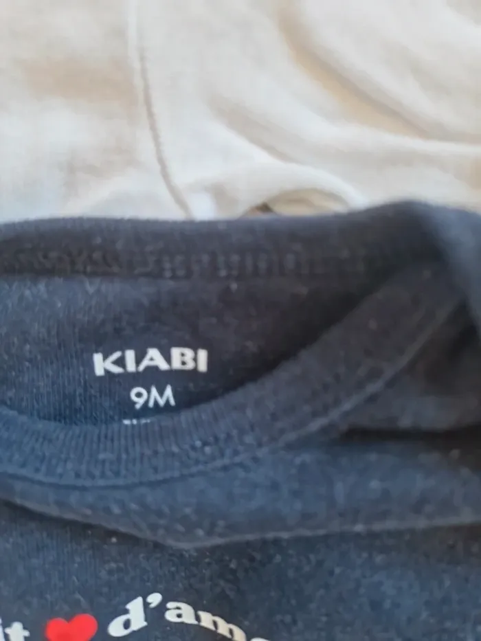 Lot 2 bodies 9 mois kiabi - photo numéro 3