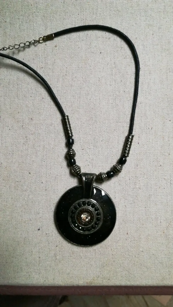 Élégant Collier Femme noir - photo numéro 2