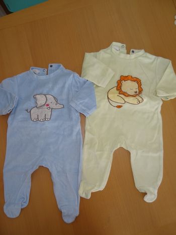 Lot de 2 pyjamas  velours T 3 mois