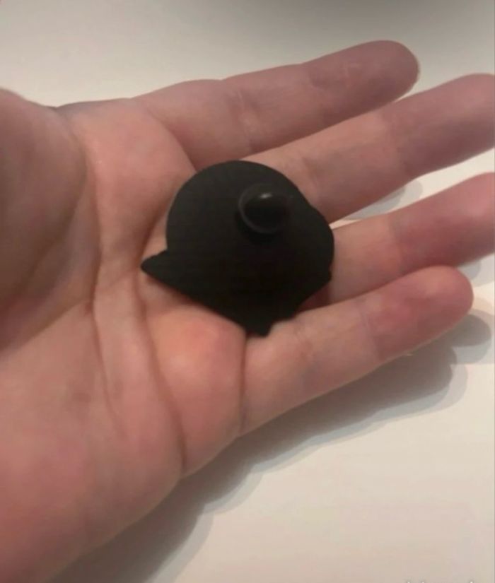 Pin’s NEUF à l’effigie d’Harry Potter devant Poudlard - photo numéro 4