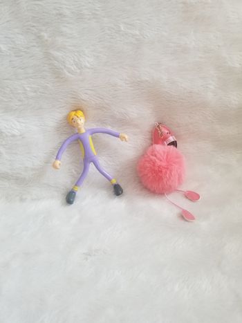 Personnage flexible violet