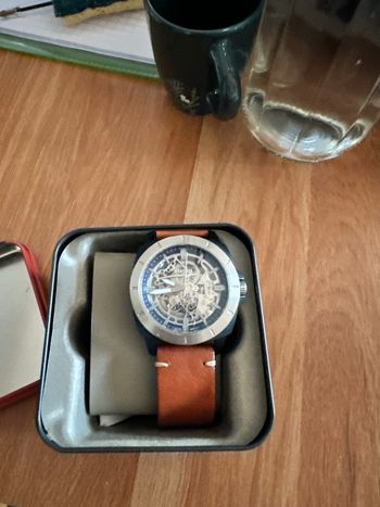 Montre fossil automatique mouvement tourbillon. 