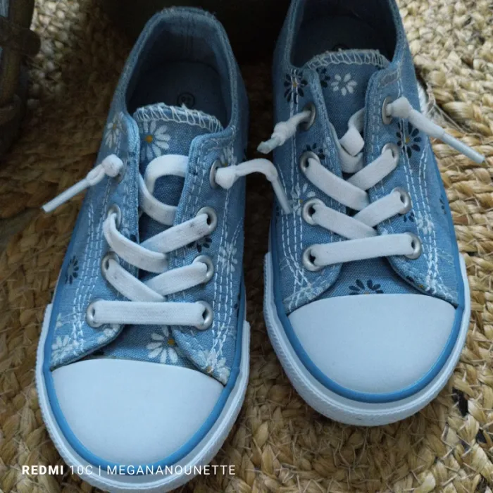 🌸👟 Baskets effet jean fleuri – Pointure 26 – Très bon état – Ouverture magique - photo numéro 5