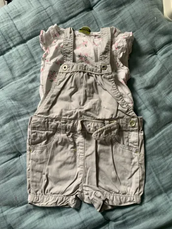 Salopette short avec blouse manches courtes