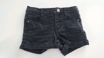Short jean noir 3 ans taille petit
