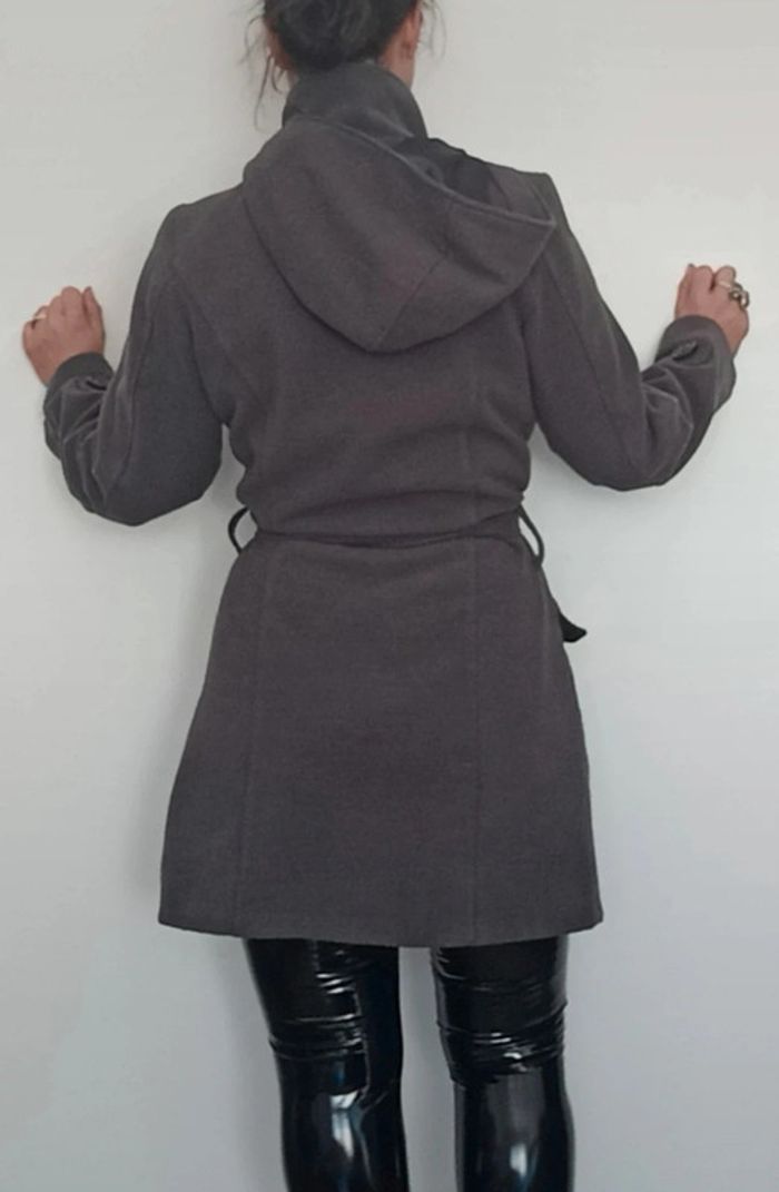 Manteau trois quart gris chic ceinture et col montant - photo numéro 8