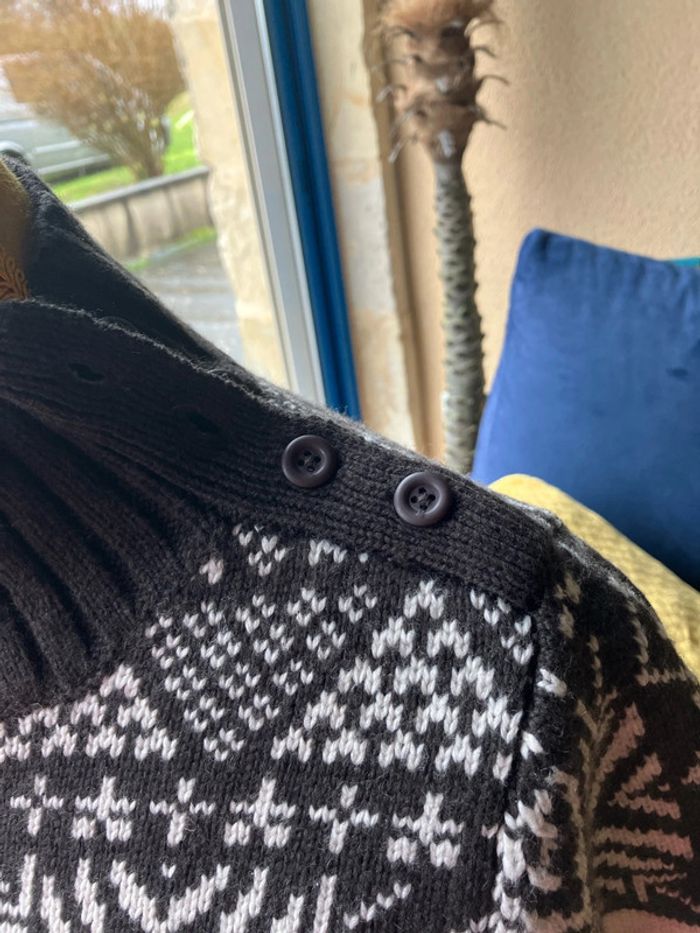 DPAM pull quasi neuf taille 12 ans marron très doux - photo numéro 2