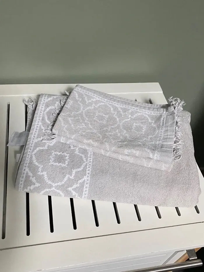 Serviette de douche et 2 serviettes invités H&M