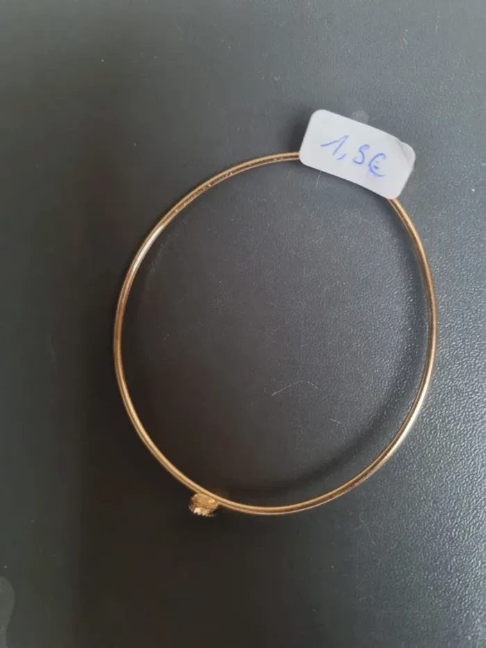 Bracelet avec pierre verte ovale