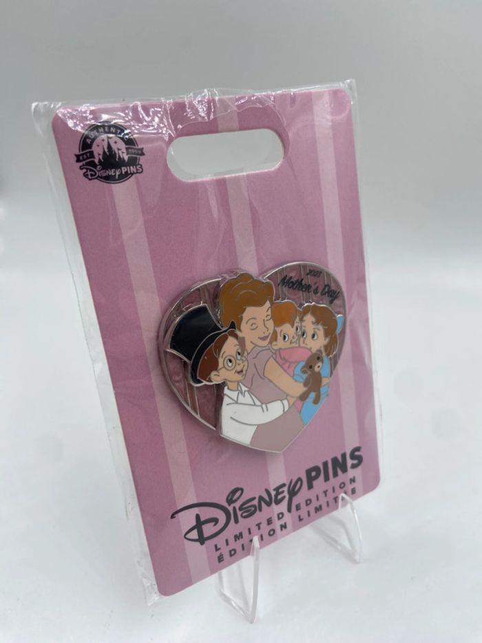 Pin's en édition limitée Peter Pan Fête des Mères 2023 de Disney Store - photo numéro 2