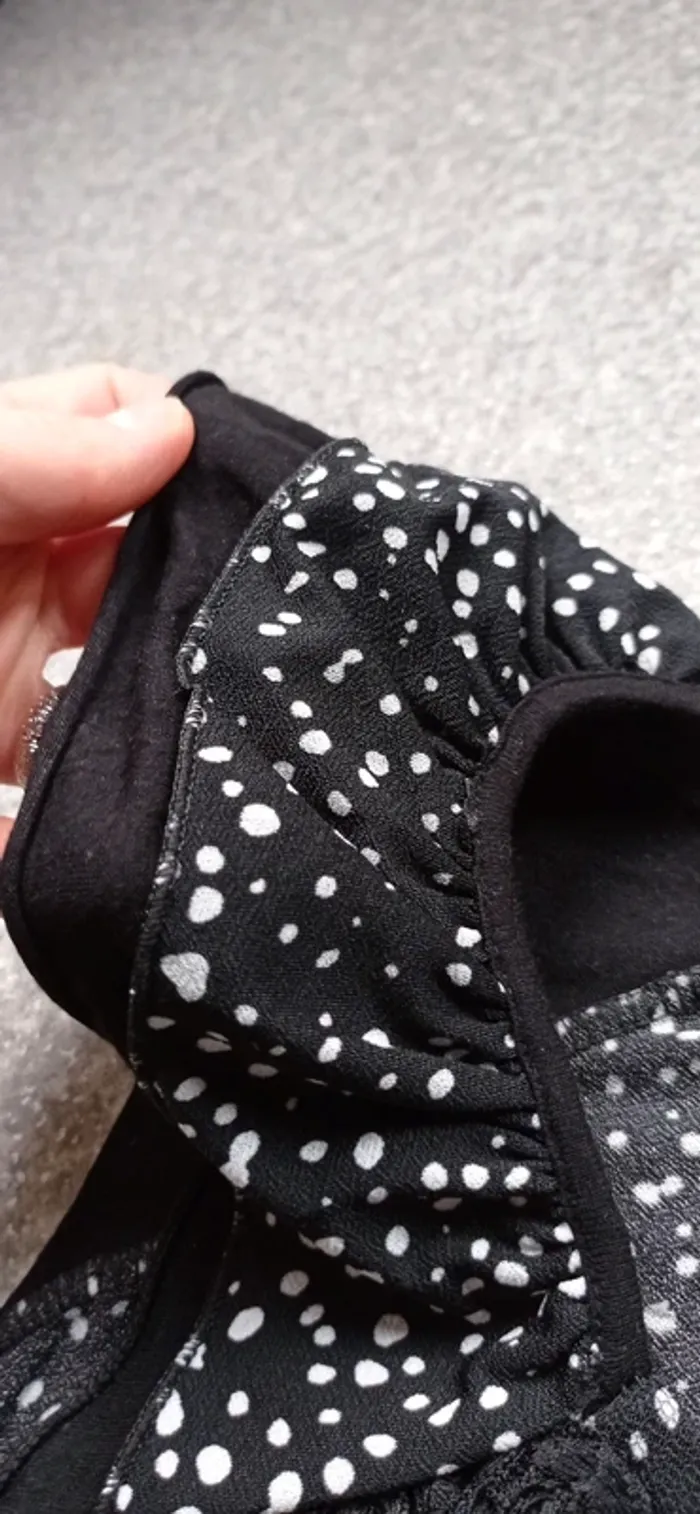 Blouse Clara Vitti 
Taille 34/36
Très bon état - photo numéro 7