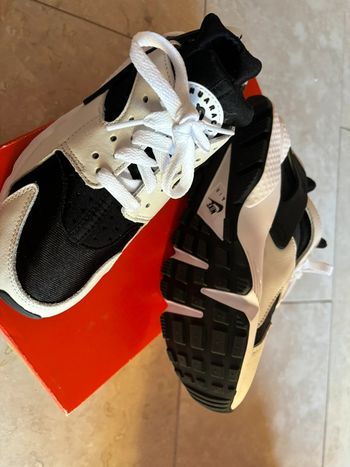 Baskets Nike Huarache P.36,5 Neuves