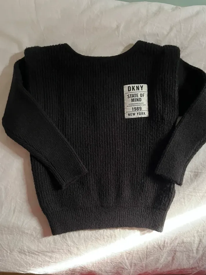Pull noir DKNY 6 ans neuf