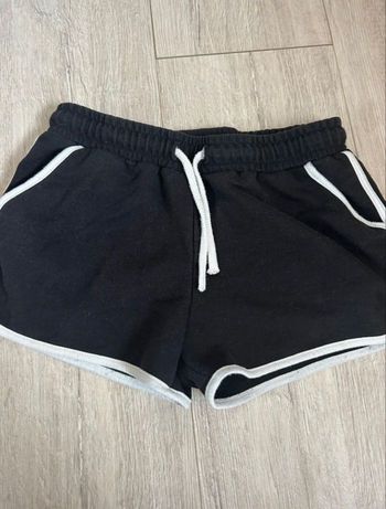 Short fille