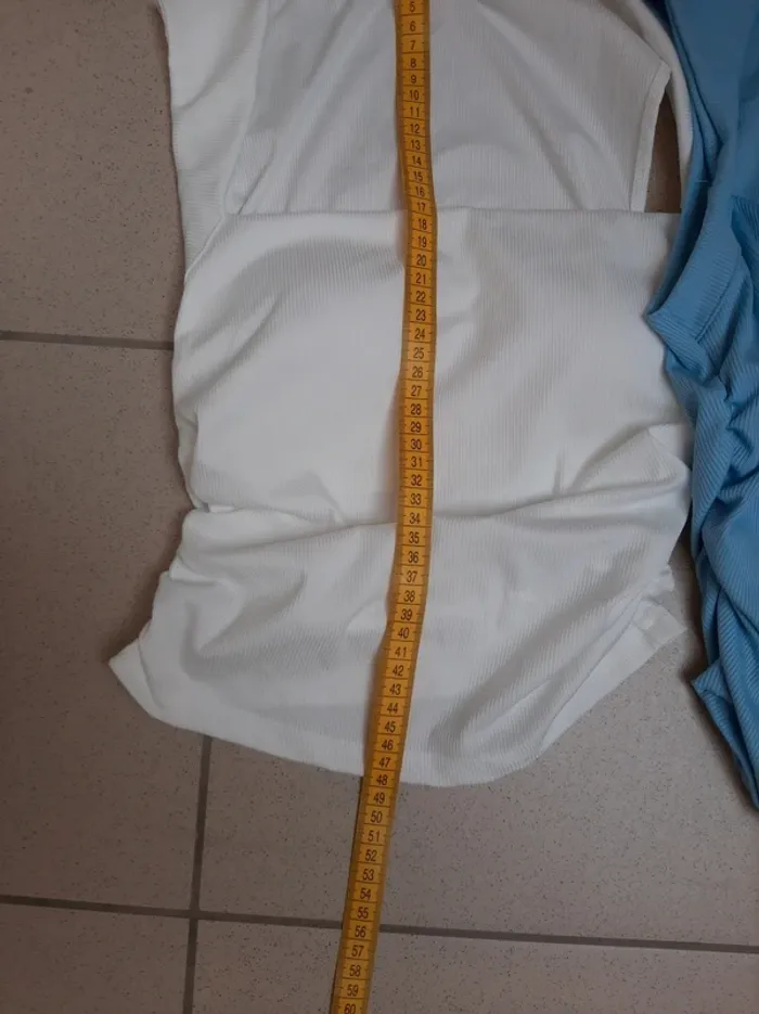 Deux t shirts débardeur  femme  taille M - photo numéro 2