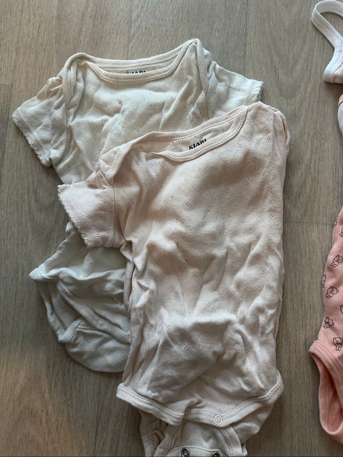 Lot 38 articles fille 6 mois - photo numéro 3