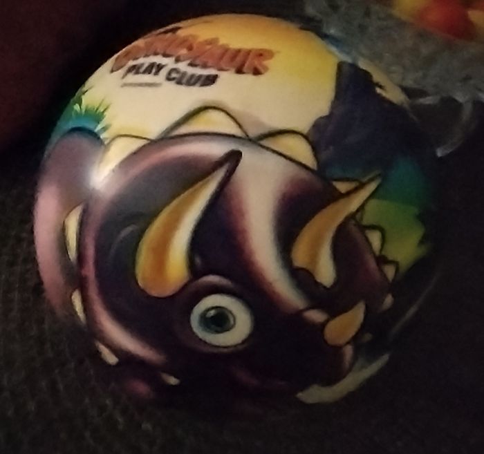 Balle dinosaures en très bon état - photo numéro 4