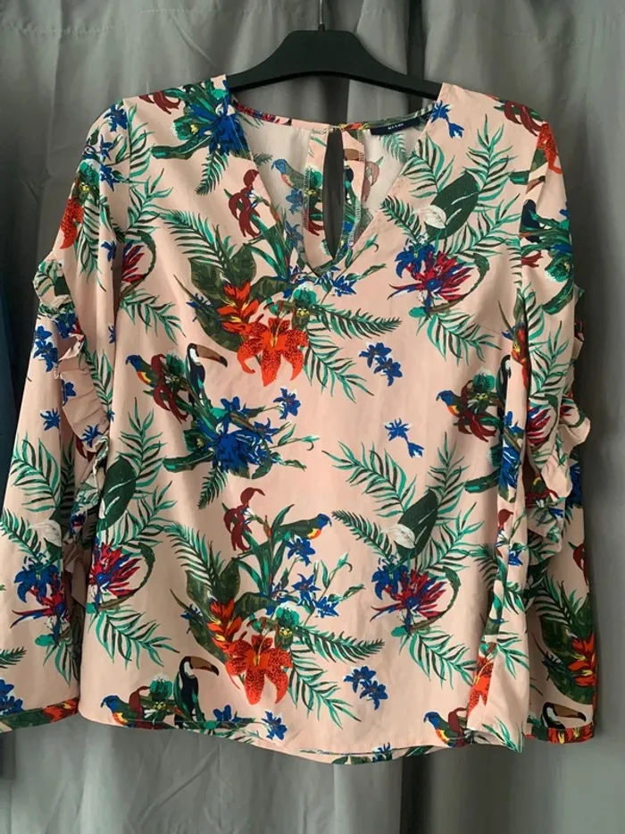 jolie  chemise avec fleurs - photo numéro 2