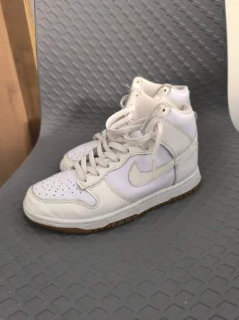 Nike montante