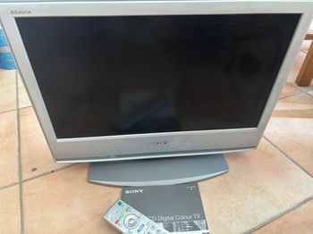 LCD DIGITAL COLOUR TV