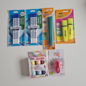 Lot de fournitures scolaires 