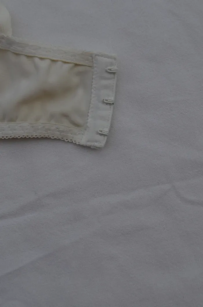 soutiens-gorge blanc - photo numéro 10
