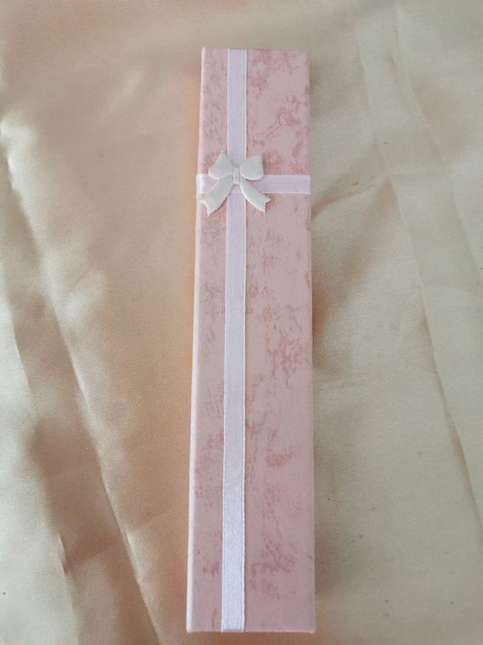 Collier. Bleu turquoise. Mauve. Avon - photo numéro 5