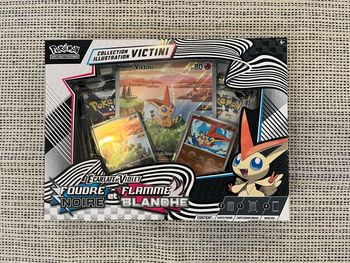 Coffret Victini Pokémon ev10.5 flamme blanche/foudre noir