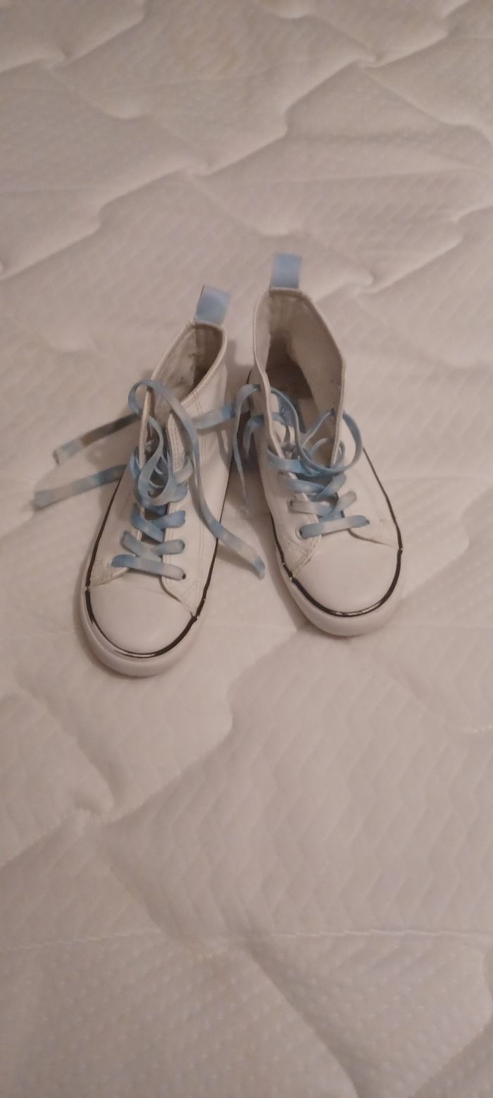 Très belle paire de baskets montante fille Pointure 32