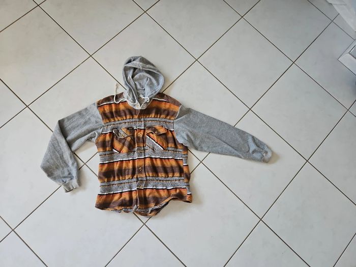 Chemise boutonnée à capuche taille M u47 - photo numéro 2