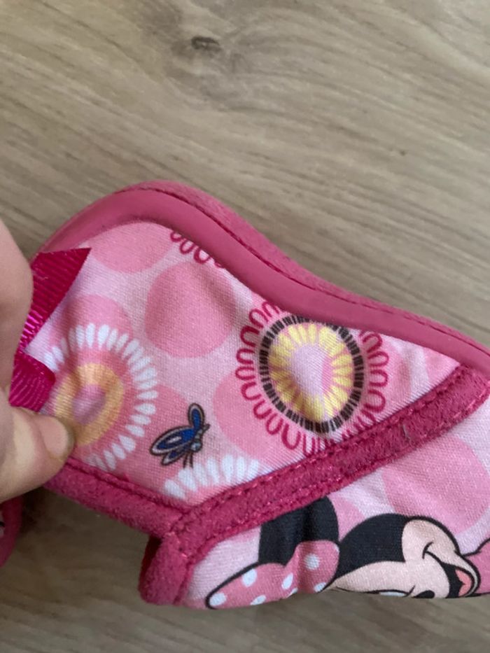 Chaussons Minnie Disney taille 18 – Très bon état, adorables et confortables ! - photo numéro 2