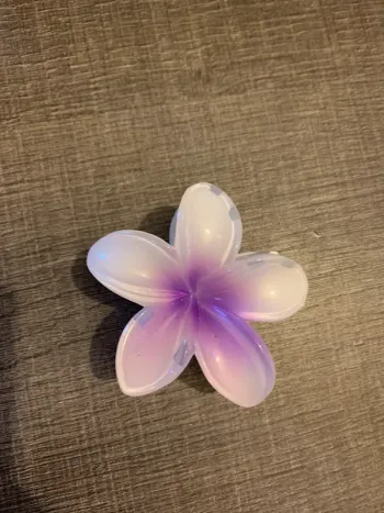 Pince a fleur pour cheveux