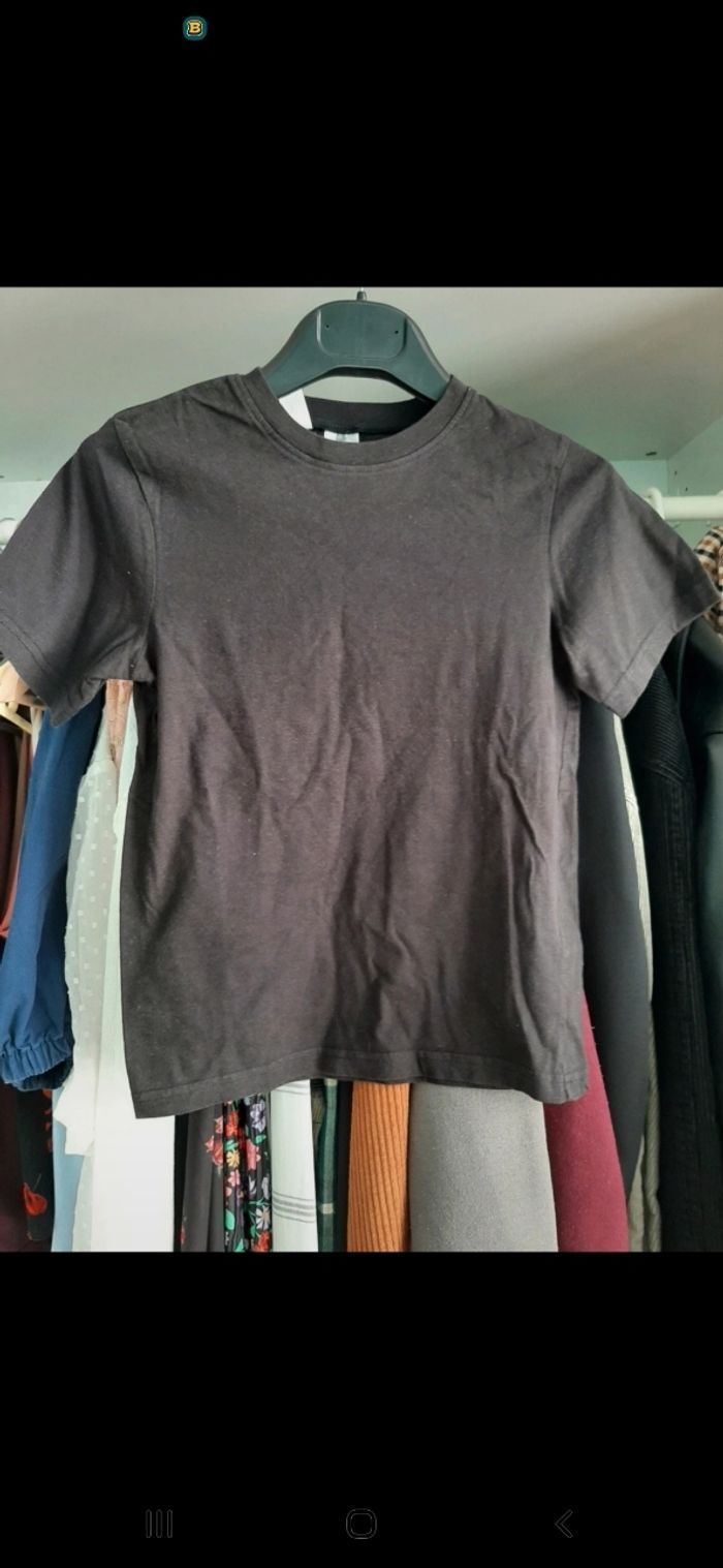T-shirt noir à manches courtes