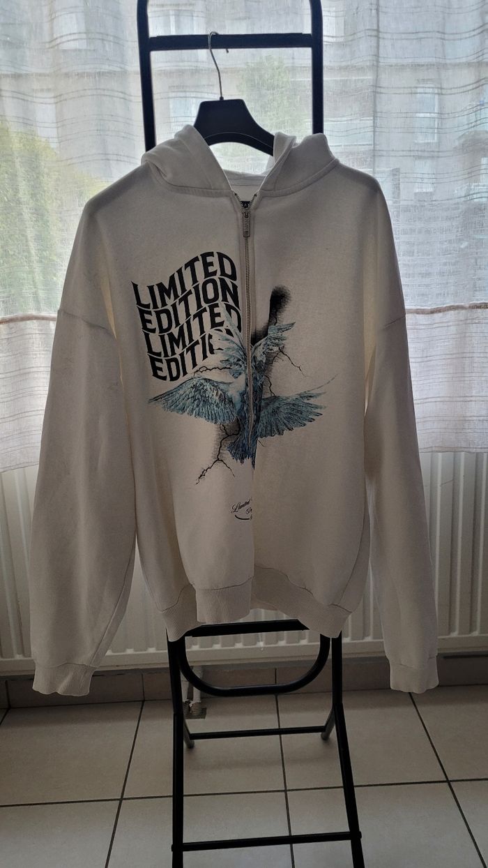 Sweat zippé à capuche blanc et motif oiseaux bleus limited edition