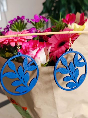 Boucles d'oreilles bois bleu électrique