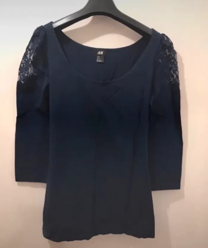 Haut femme H&M dentelle demie manche marine taille S