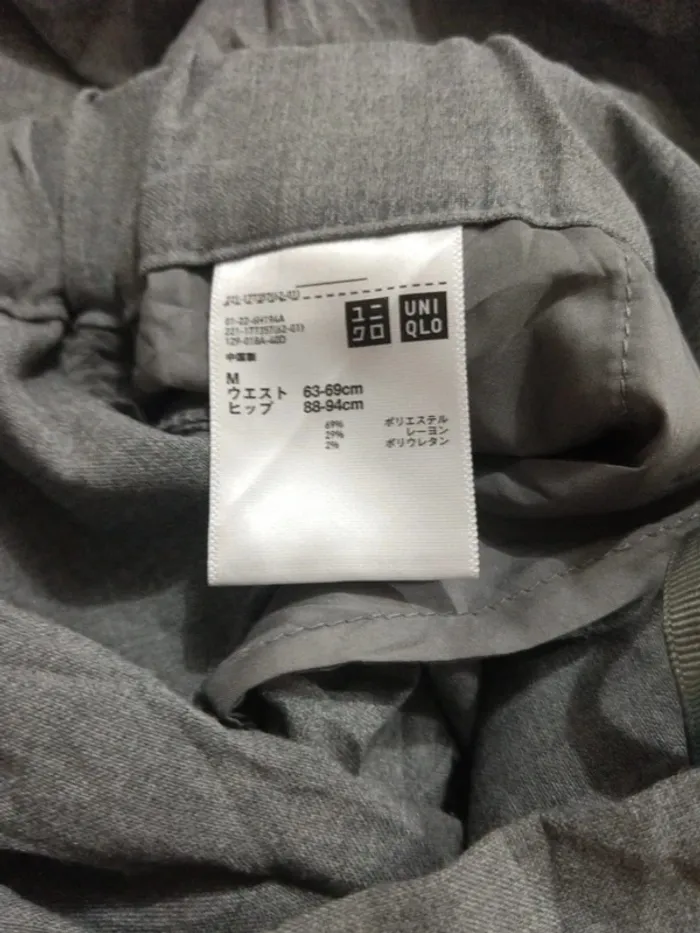 C64 pantalon gris Uniqlo M - photo numéro 3