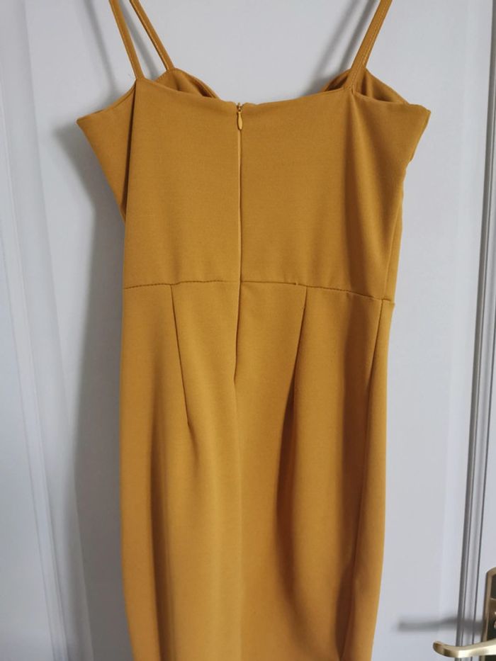 Robe moulante jaune - photo numéro 3