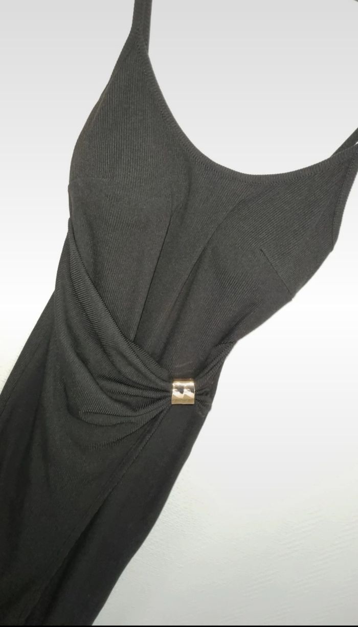 Robe femme inconnu - photo numéro 2