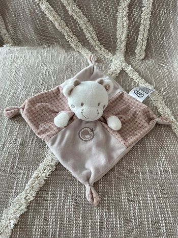 Peluche doudou plat 22cm mots d’enfants girafe marron beige et blanc à pois parfait état