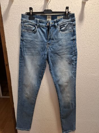 Joli jean femme C&A flex shaping (push-up) bleu clair très bon état